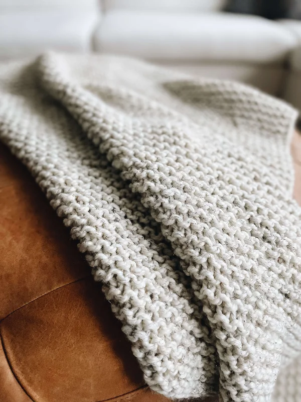 - ​​Christmas pet Christmas clothingKnit Kit - Relèv Throw