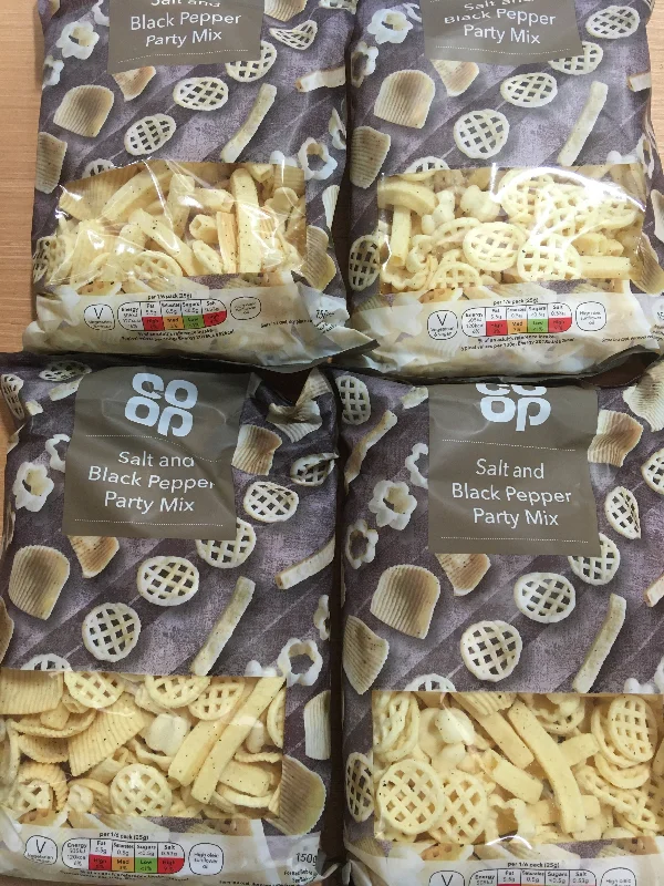 Pet Products4x Bags of Co-Op Salt & Black Pepper Party Mix (4x150g)
