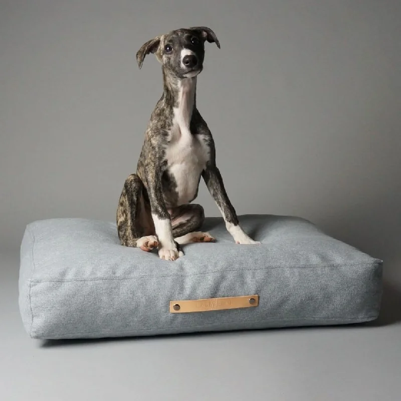  -Anti-slip claw protection raincoat FOR dogsNordic Oslo Dog Bed by Labbvenn