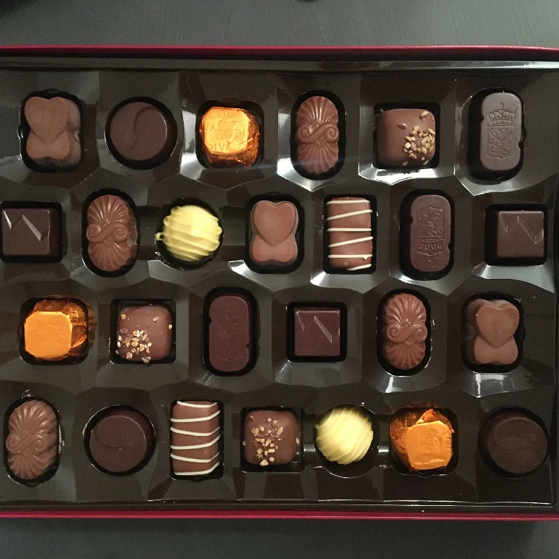 - Postoperative pet anti-licking Elizabethan collarGodiva The Belgian Chocolate Selection Box 325g - Postoperative pet anti-licking Elizabethan collarGodiva The Belgian Chocolate Selection Box 325g
